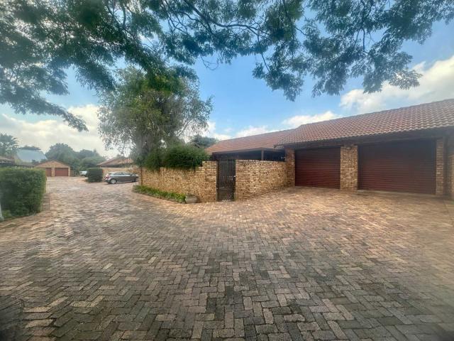 Townhouse for sale in Waterkloof, Gauteng