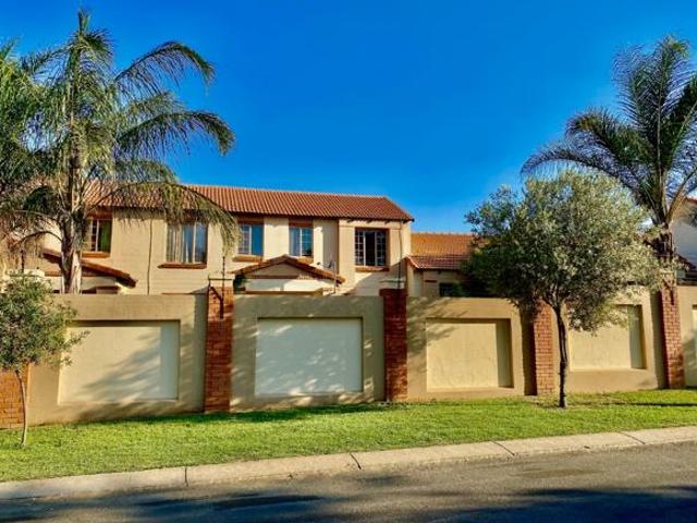 Townhouse for rent in Waterkloof, Gauteng