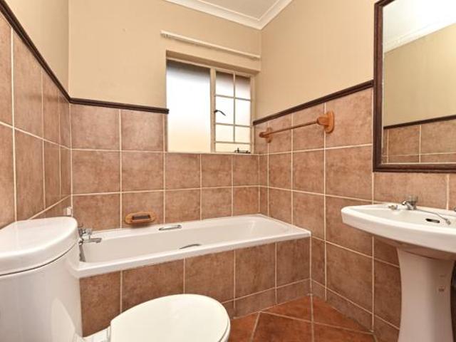 Townhouse for rent in Waterkloof, Gauteng