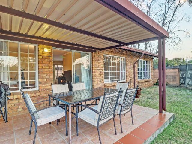 Townhouse for sale in Waterkloof, Gauteng