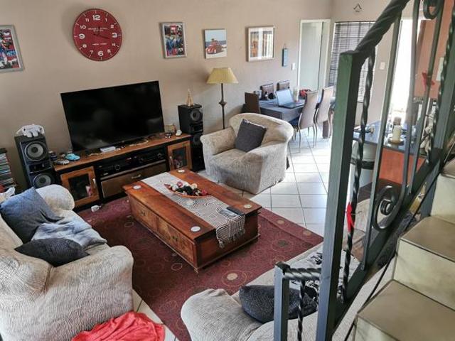 Townhouse for rent in Waterkloof, Gauteng