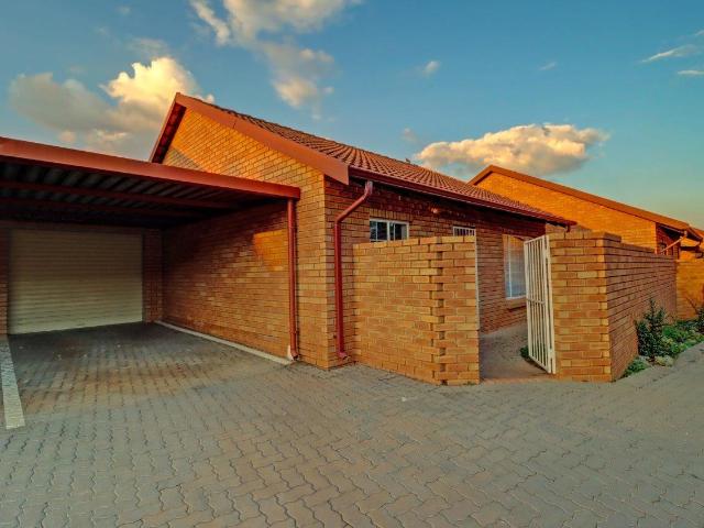 Townhouse for sale in Waterkloof, Gauteng