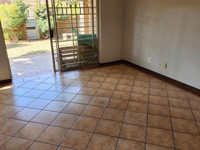 Townhouse for rent in Waterkloof, Gauteng