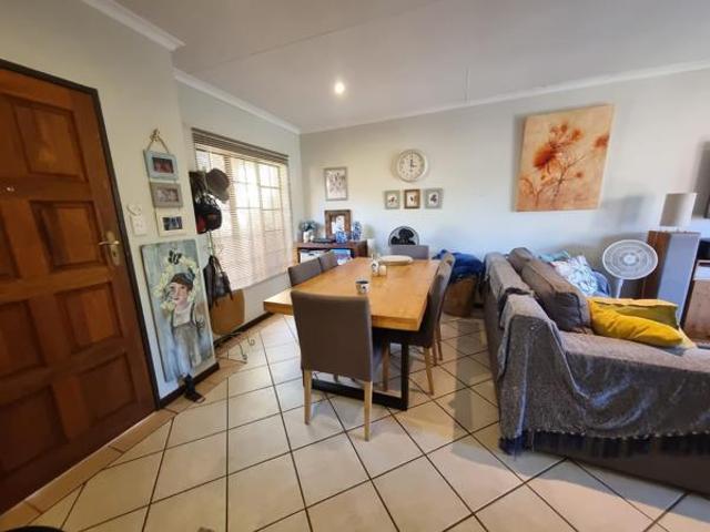Townhouse for rent in Waterkloof, Gauteng