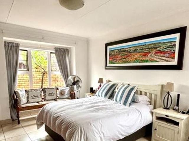 Townhouse for rent in Waterkloof, Gauteng
