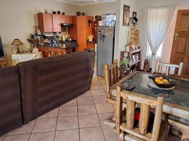 Townhouse for rent in Waterkloof, Gauteng