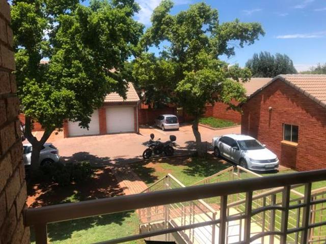 Townhouse for rent in Waterkloof, Gauteng
