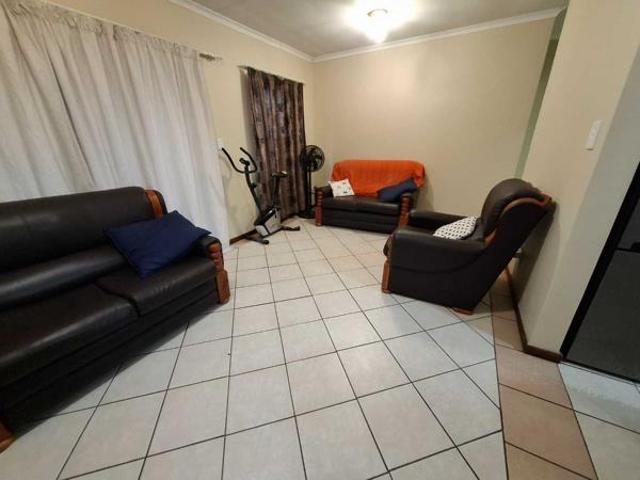 Townhouse for rent in Waterkloof, Gauteng