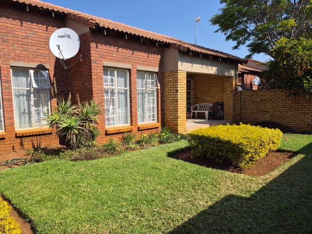 Townhouse for sale in Waterkloof, Gauteng