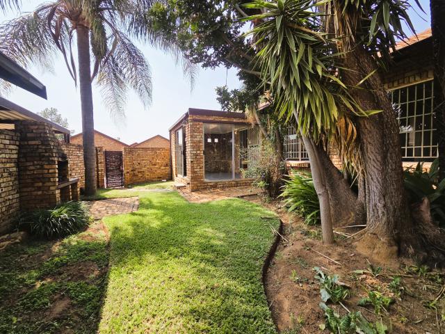 Townhouse for sale in Waterkloof, Gauteng