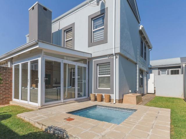 Townhouse for sale in Waterkloof, Gauteng