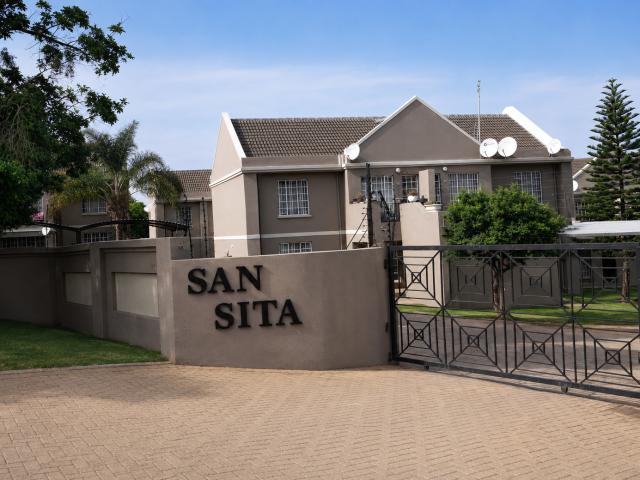 Townhouse for sale in Waterkloof, Gauteng