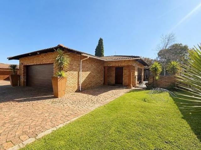 Townhouse for sale in Gert Sibande, Mpumalanga