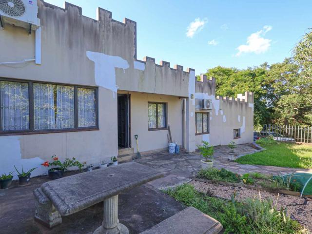 Townhouse for sale in Queensburgh, Kwazulu-natal
