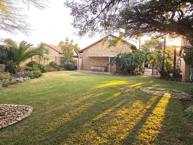 Townhouse for sale in Waterkloof, Gauteng