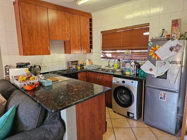 Townhouse for rent in Waterkloof, Gauteng