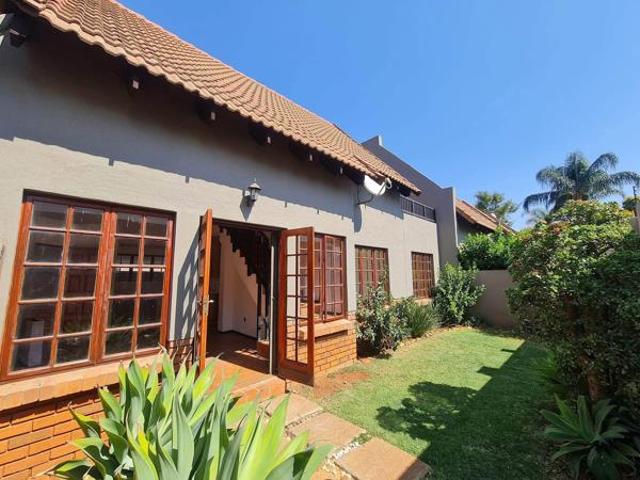 Townhouse for rent in Waterkloof, Gauteng