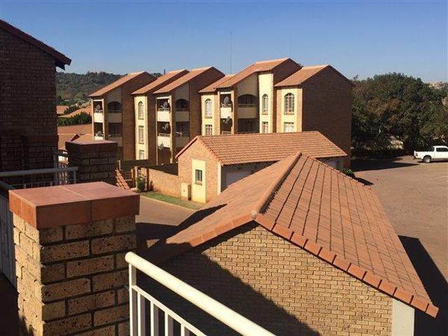 Townhouse for rent in Waterkloof, Gauteng