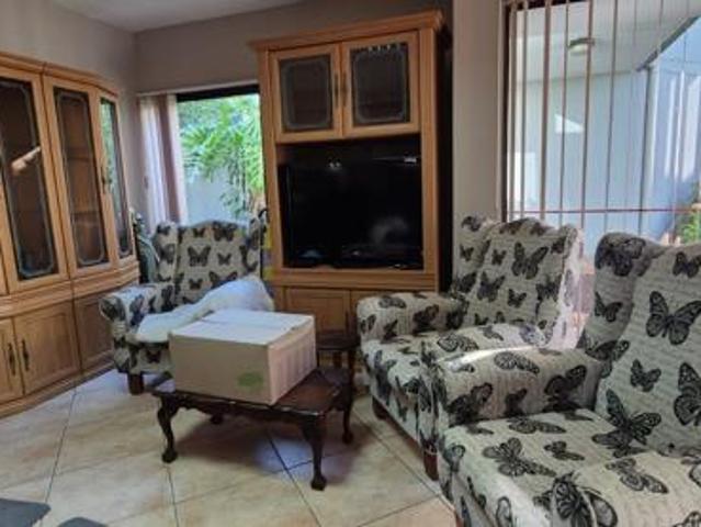 Townhouse for rent in Waterkloof, Gauteng