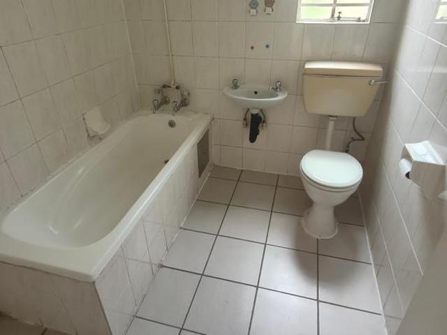 Townhouse for rent in Waterkloof, Gauteng