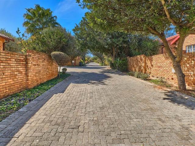 Townhouse for sale in Vosloorus, Gauteng