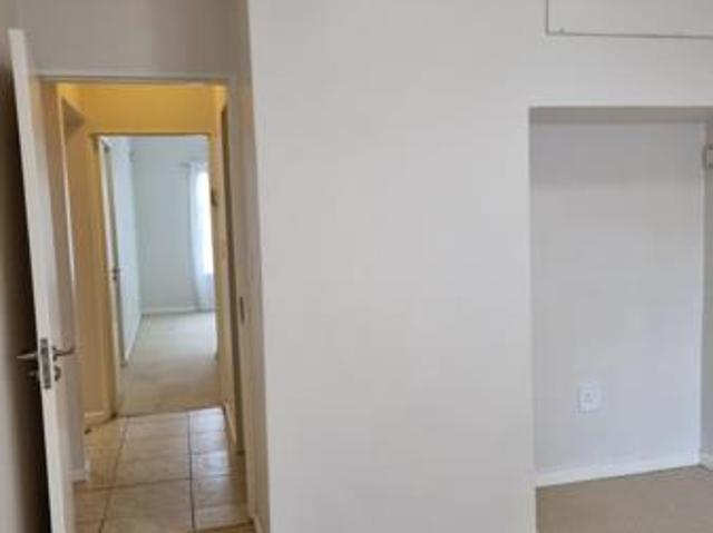 Townhouse for rent in Vosloorus, Gauteng