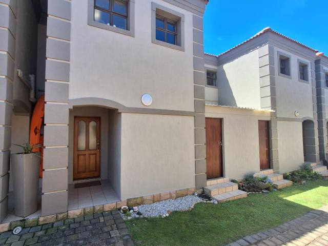 Townhouse for sale in Jeffreys Bay, Kouga Local Municipality