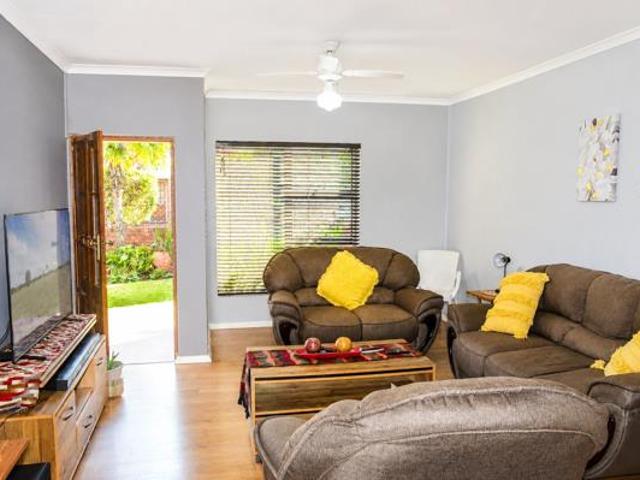 Townhouse for sale in Dr Kenneth Kaunda, North West