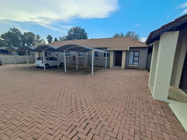 Townhouse for sale in Dr Kenneth Kaunda, North West