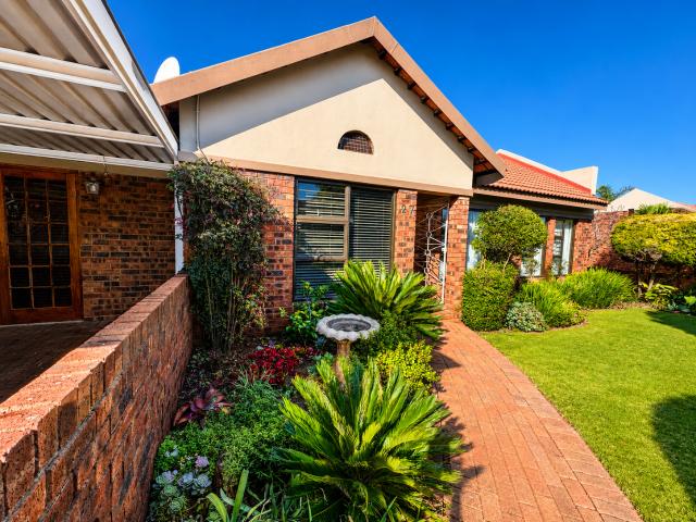 Townhouse for sale in Dr Kenneth Kaunda, North West