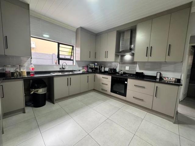 Townhouse for rent in Dr Kenneth Kaunda, North West