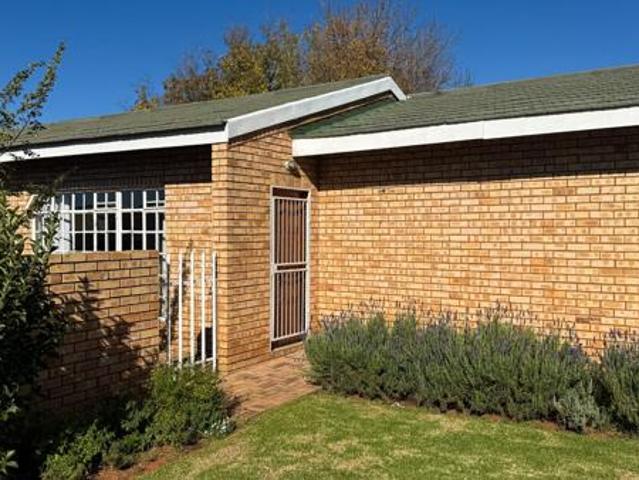Townhouse for sale in Dr Kenneth Kaunda, North West