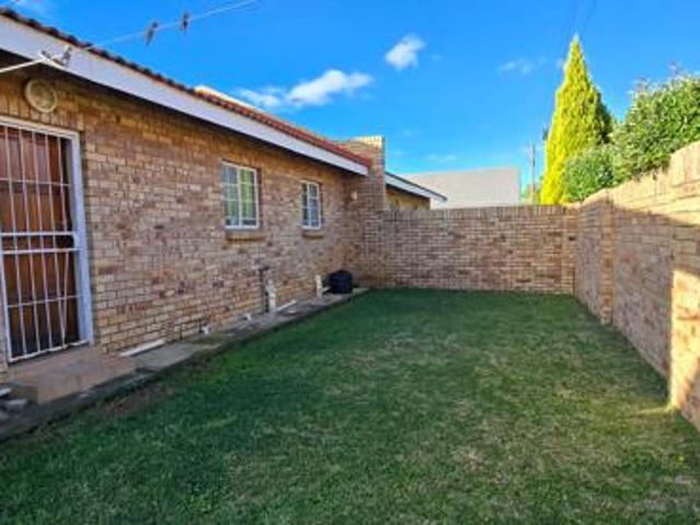 Townhouse for sale in Dr Kenneth Kaunda, North West