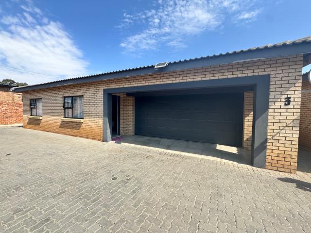 Townhouse for rent in Dr Kenneth Kaunda, North West
