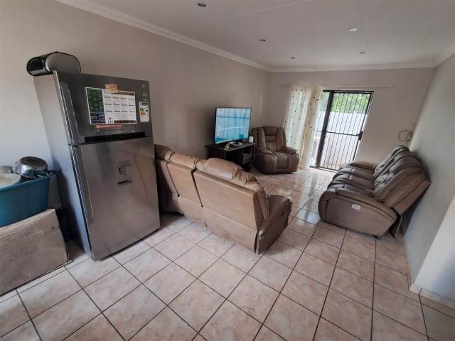 Townhouse for sale in Dr Kenneth Kaunda, North West
