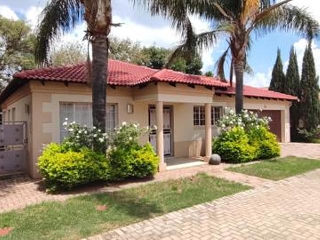 Townhouse for rent in Dr Kenneth Kaunda, North West