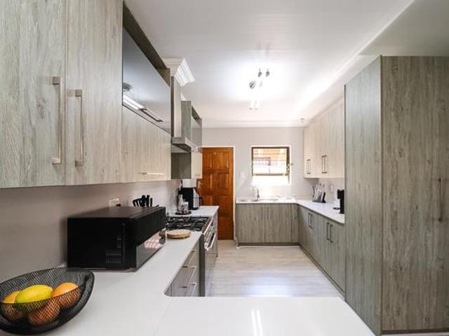 Townhouse for sale in Dr Kenneth Kaunda, North West