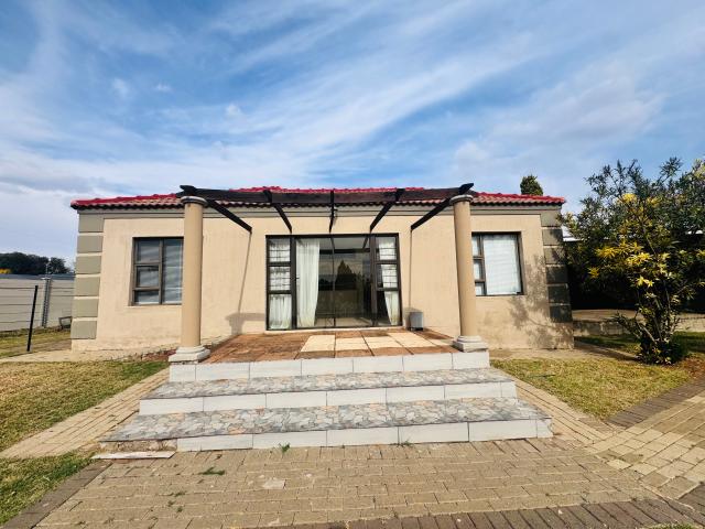 Townhouse for sale in Dr Kenneth Kaunda, North West