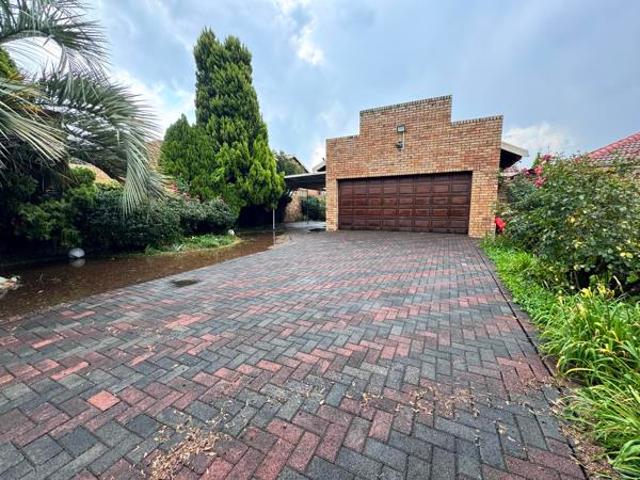 Townhouse for sale in Dr Kenneth Kaunda, North West