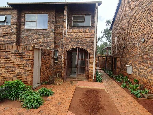 Townhouse for sale in Nooitgedacht, Gauteng