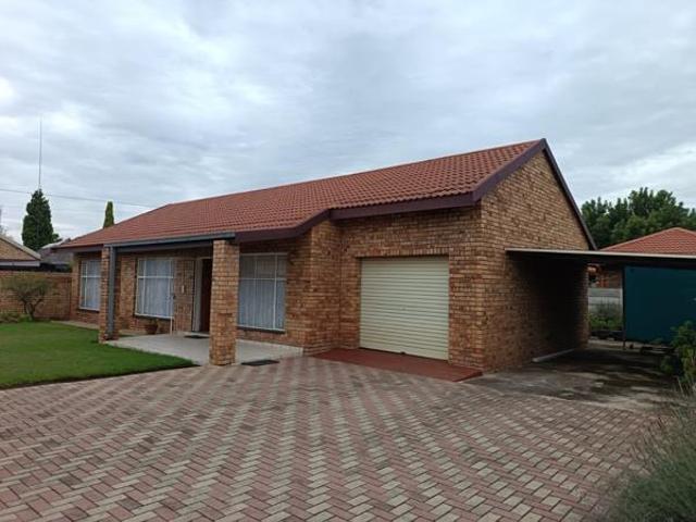 Townhouse for sale in Dr Kenneth Kaunda, North West