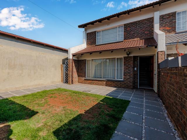 Townhouse for sale in Nooitgedacht, Gauteng
