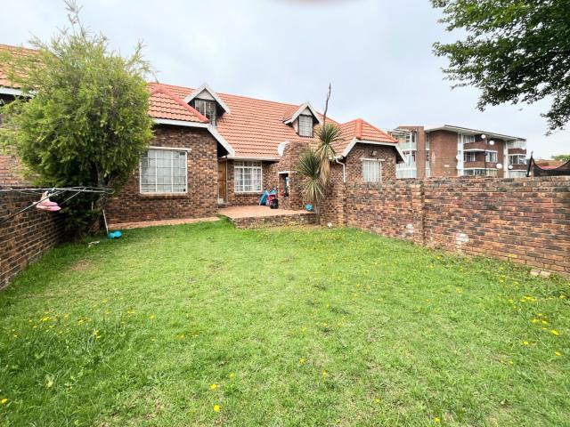 Townhouse for sale in Nooitgedacht, Gauteng