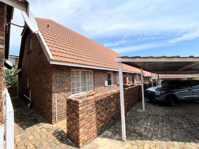 Townhouse for sale in Nooitgedacht, Gauteng