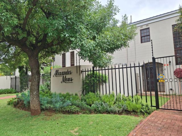 Townhouse for rent in Waterkloof, Gauteng