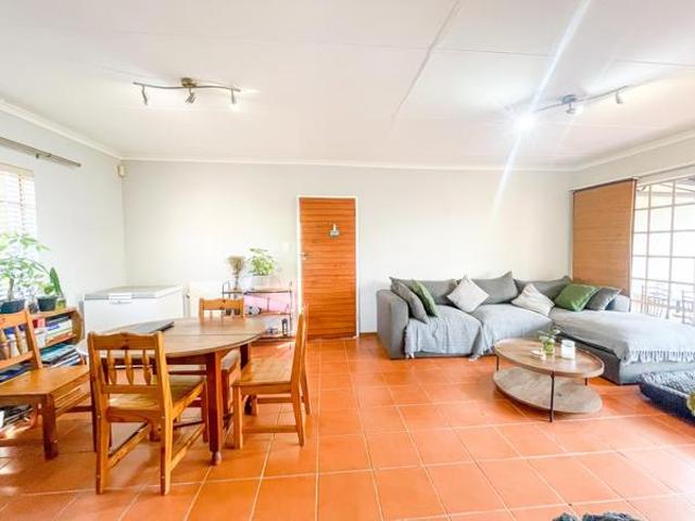 Townhouse for rent in Waterkloof, Gauteng