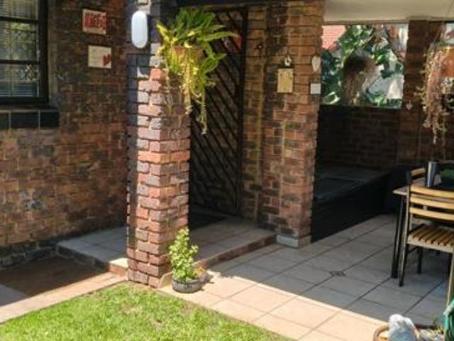 Townhouse for sale in Rustenburg Local Municipality, Bojanala Platinum District Municipality