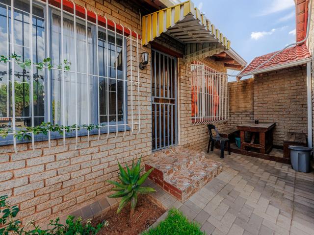 Townhouse for sale in Nooitgedacht, Gauteng