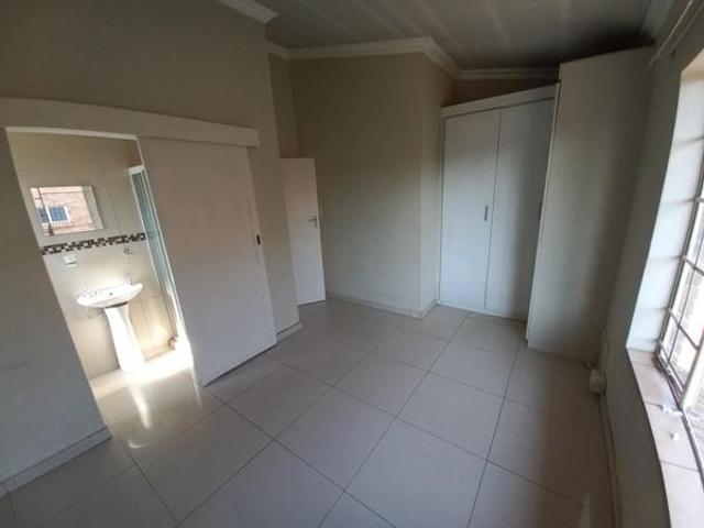 Townhouse for rent in Waterkloof, Gauteng