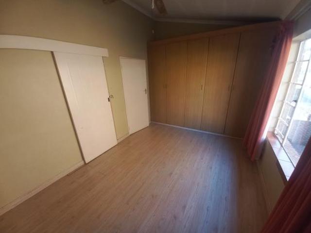 Townhouse for rent in Waterkloof, Gauteng